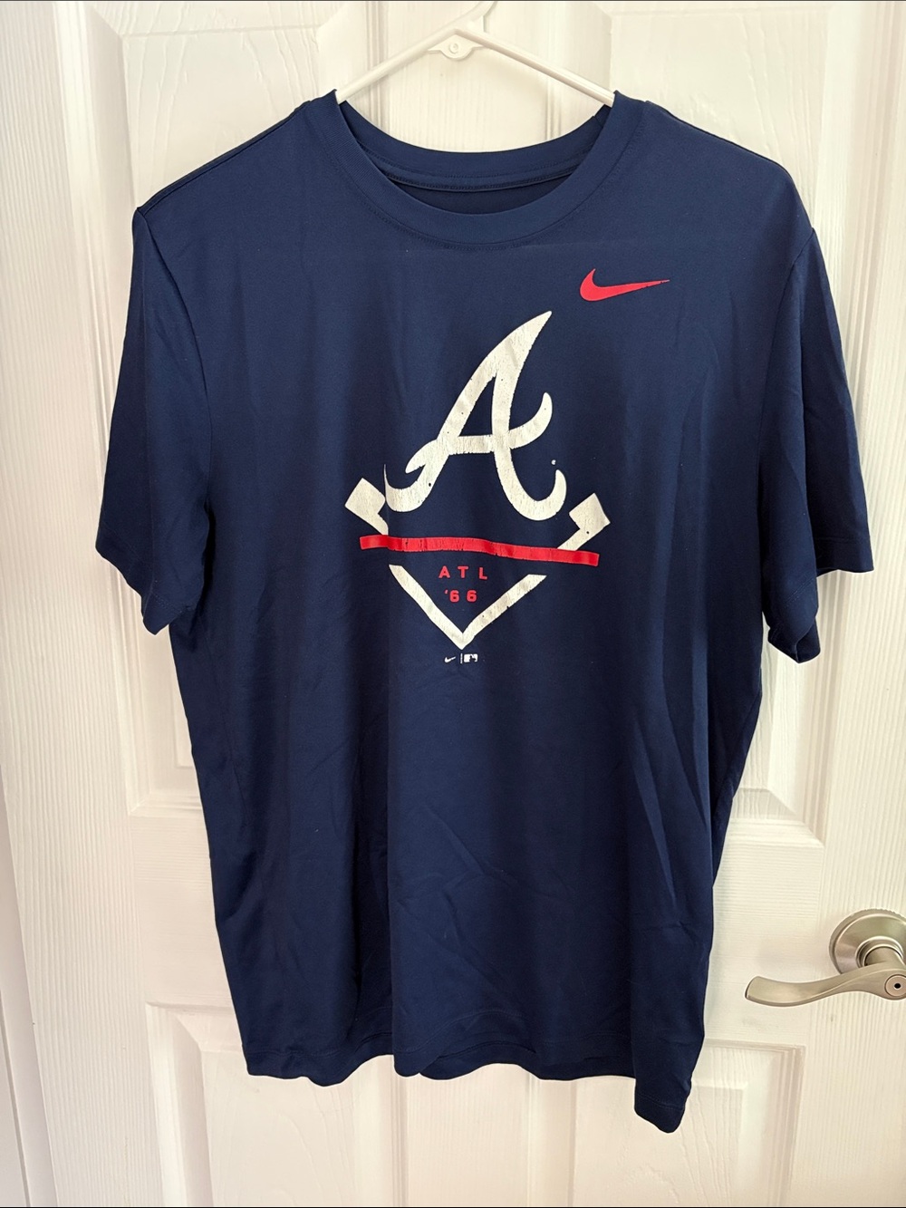 Nike Navy Atlanta Braves Short-Sleeve Logo Tee with Red Accents (Dri-fit Fabric)